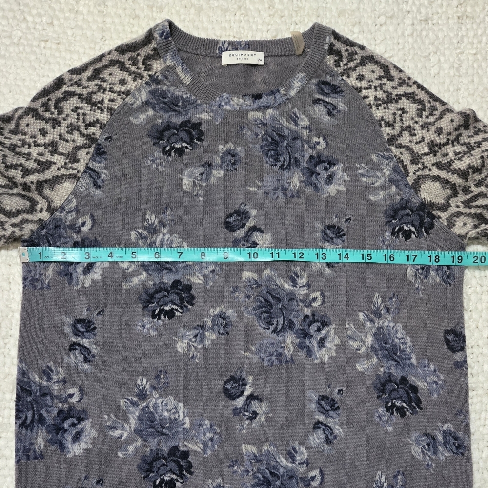 EQUIPMENT FEMME 100% Cashmere Gray Blue Floral Sweater Snake Print Sleeves Large - Picture 11 of 16